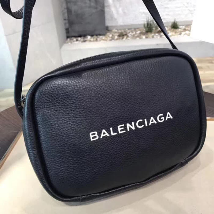 BALENCIAG巴黎世家 相機包 專櫃最新款 裏外全荔枝紋皮 字母LOGO 斜跨小包  BL1618